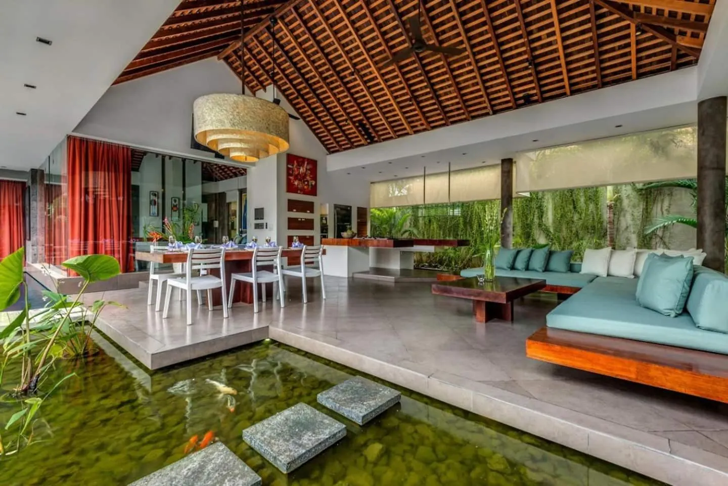 Stunning 4 Bed, Butler Service, Security, Central 0*, Seminyak (Bali)