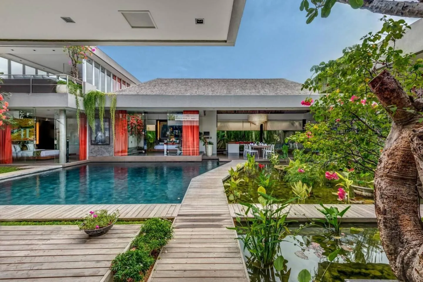 Stunning 4 Bed, Butler Service, Security, Central 0*, Seminyak (Bali) Indonesia